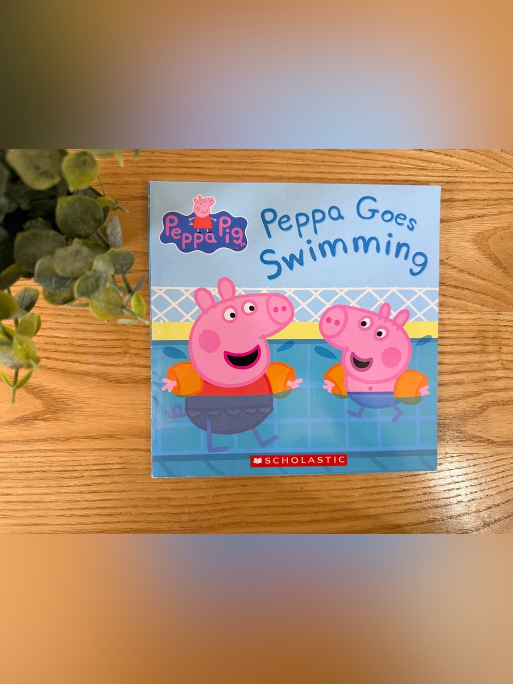 πΏ10/$25 β’ Scholastic Peppa Pig Peppa Goes Swimming Paperback